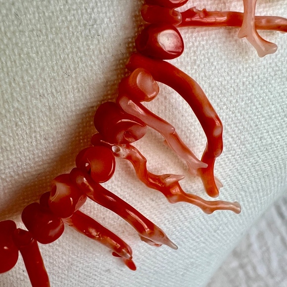 Signed Les Bernard Vintage Salmon Coral Branch Necklace – 28" – 1970s - Picture 5 of 9